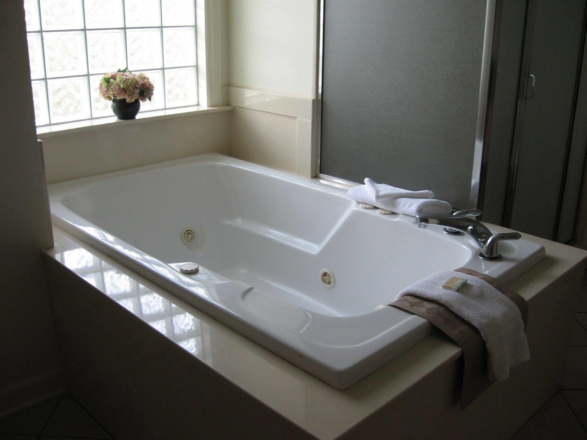 Lagos At A Ramada By Wyndham Hotel 3*